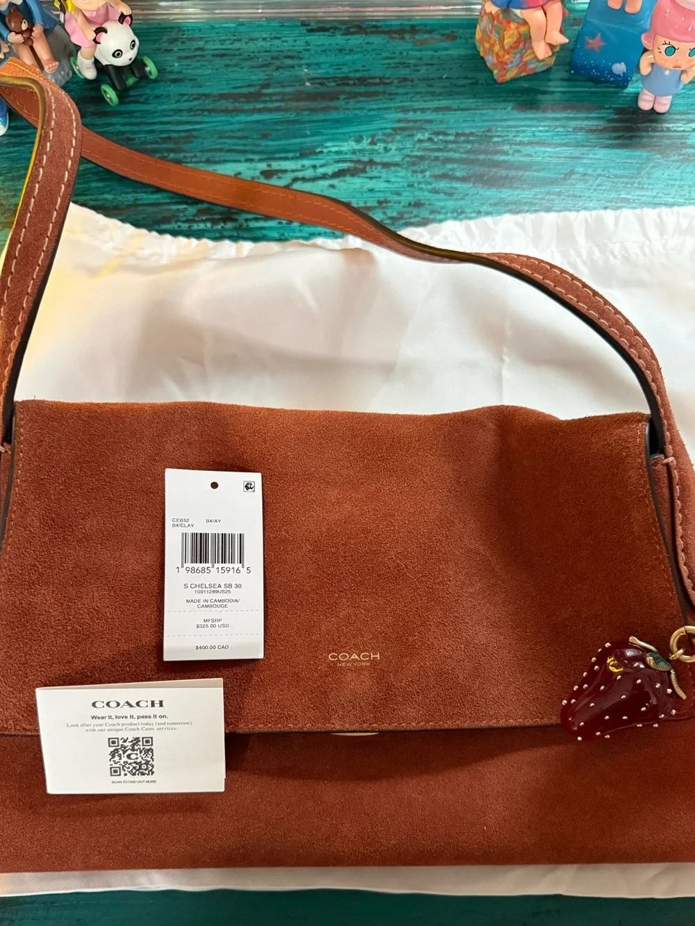Coach Chelsea Shoulder Bag 30 in Clay/Brass and Coach Strawberry Bag Charm - Picture 4 of 7